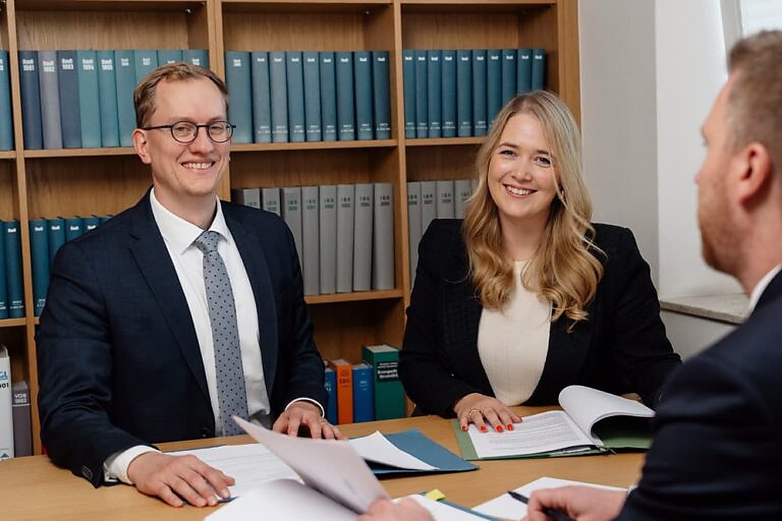 Beratungsgespräch in der Kanzlei Kessing